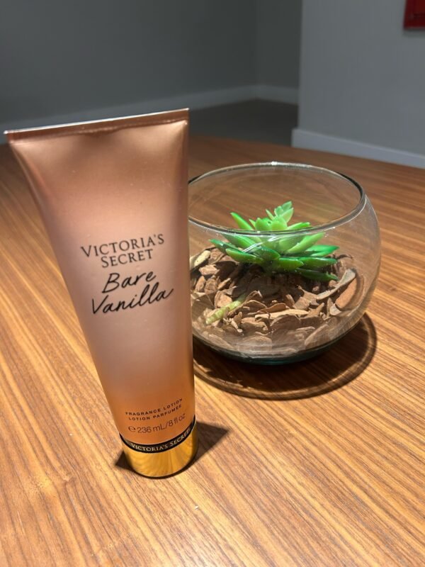Victoria secret's creme corporal